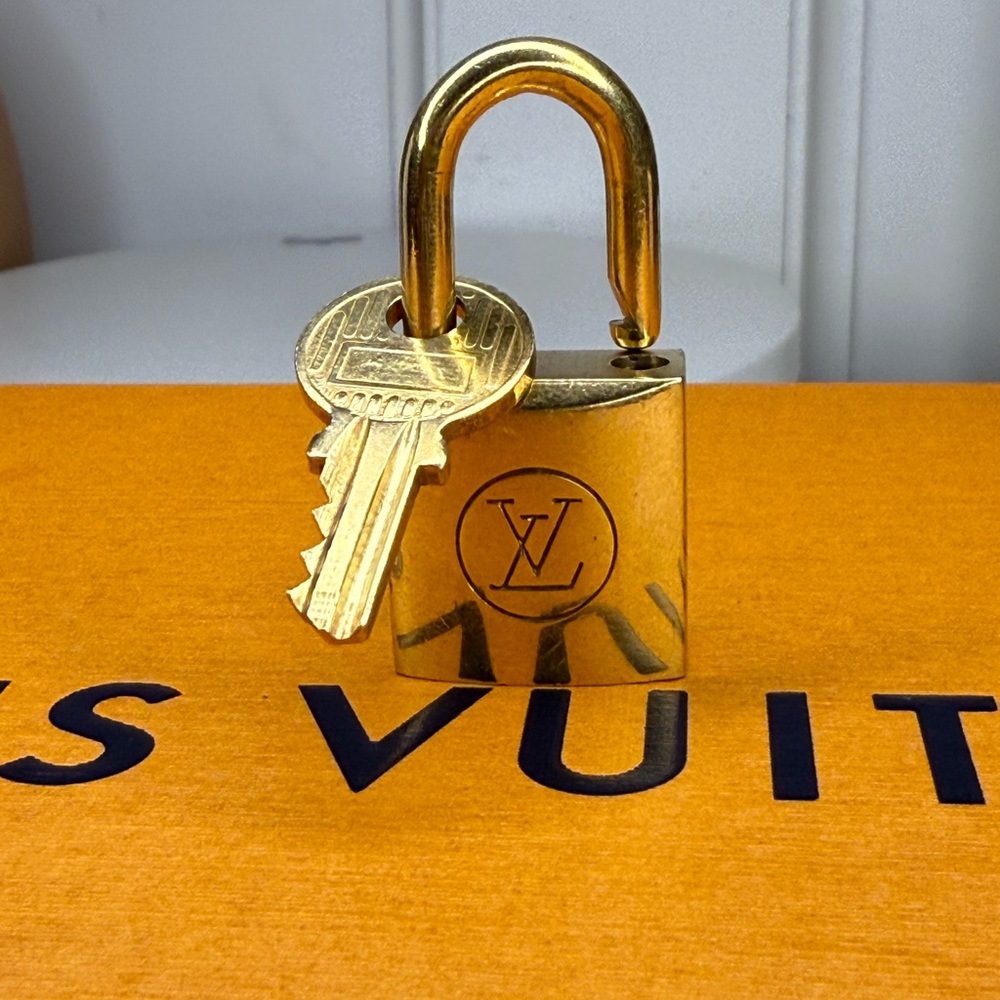 Louis Vuitton Padlock and Key 200’s SERIES (WINNER’s CHOICE)